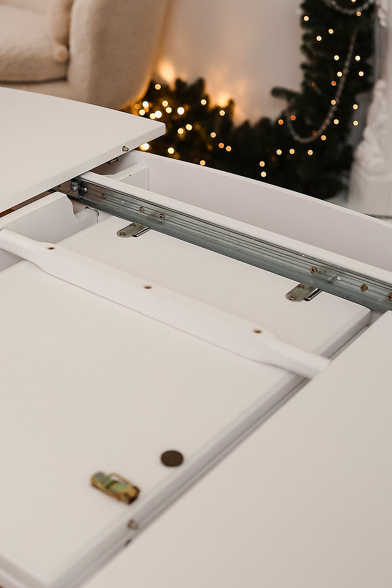 White Extendable dining table