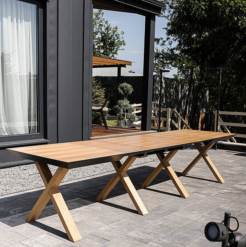 Extendable, solid wood dining table